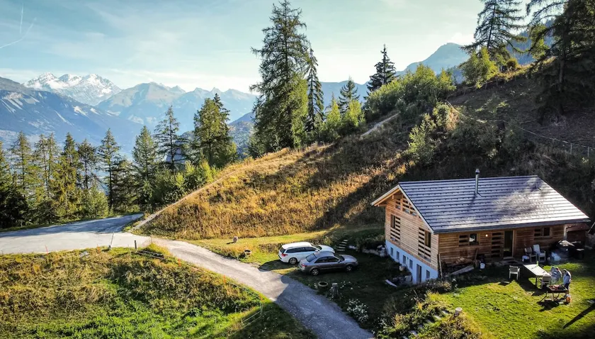 Modern chalet surrounded by nature in Vercorin - Image 1