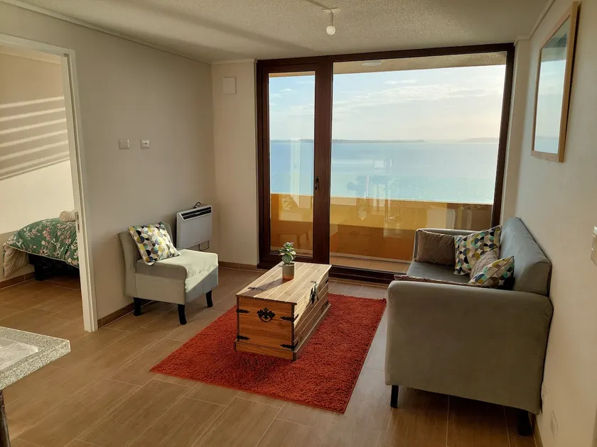 Apartment with beautiful ocean and city views - Image 1