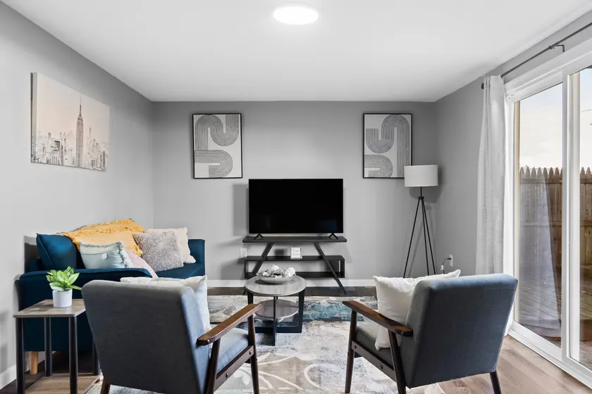 Lovely 3 Bedroom Colonial home - Image 1
