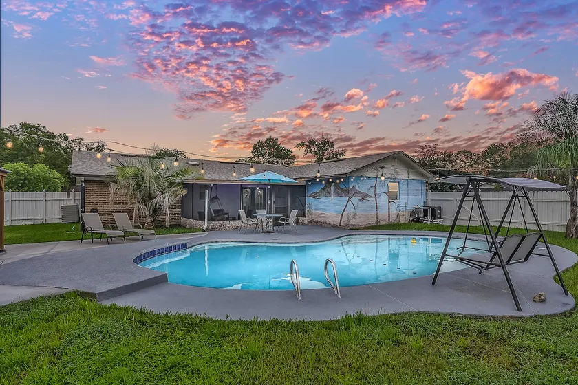 Heated Pool Cozy Modern Home - Image 1