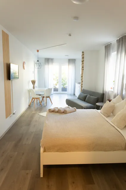 HUGOS Studio Apartment - Image 1
