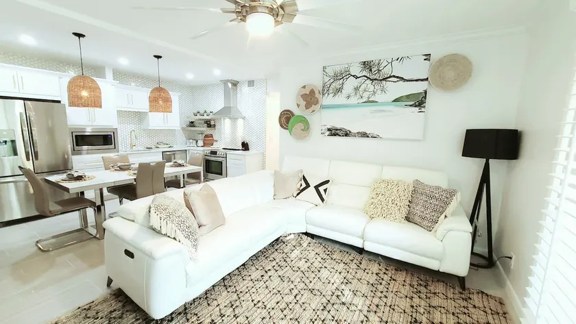 POSHPADZ Presents Coco Villa -2 Patios-Ground Floor-Walk to Jupiter Beach - Image 1