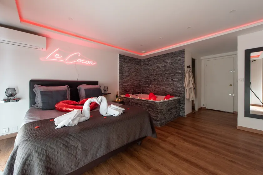 LE COCON- Jacuzzi & Sauna privés By SweetDreams - Image 1
