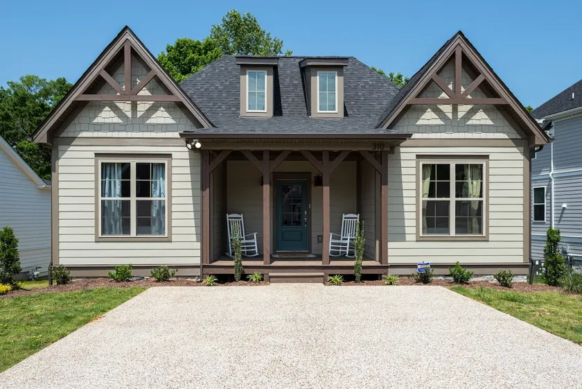 The Lakeside Bungalow – Relax & Unwind (3BR) - Image 1