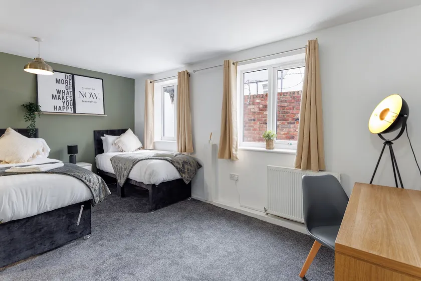 City Centre Studio 3 with Kitchenette, Free Wifi and Smart TV with Netflix by Yoko Property - Image 1