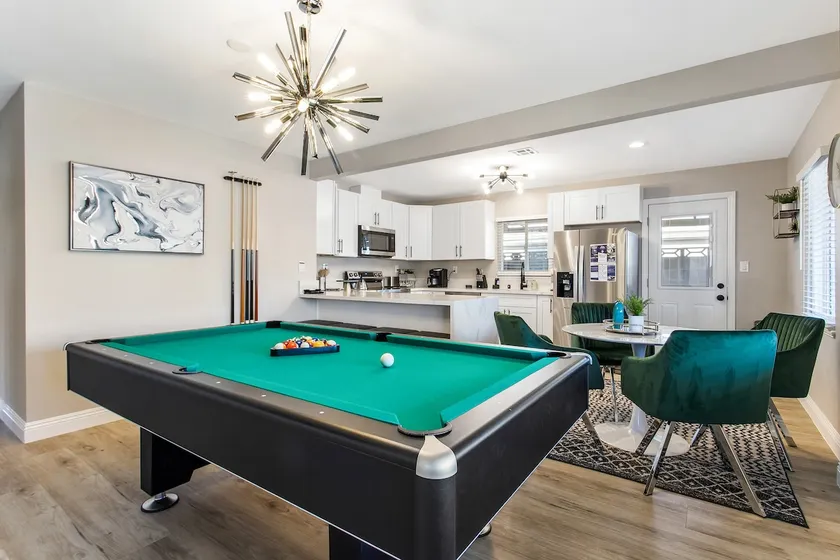 Golf, Hot Tub, Pool Table - Remodeled 3BR LV Home - Image 1