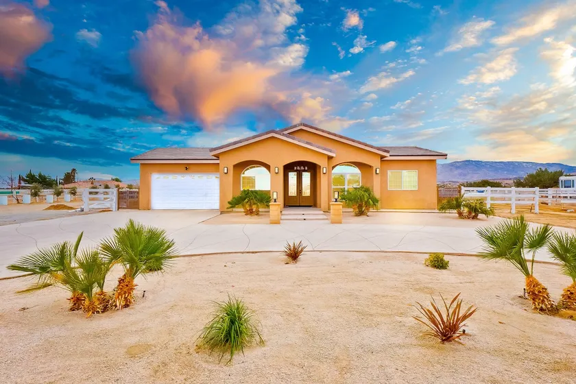 Live Beautifully! Amazing 3 Bed Ranch Property! - Image 1