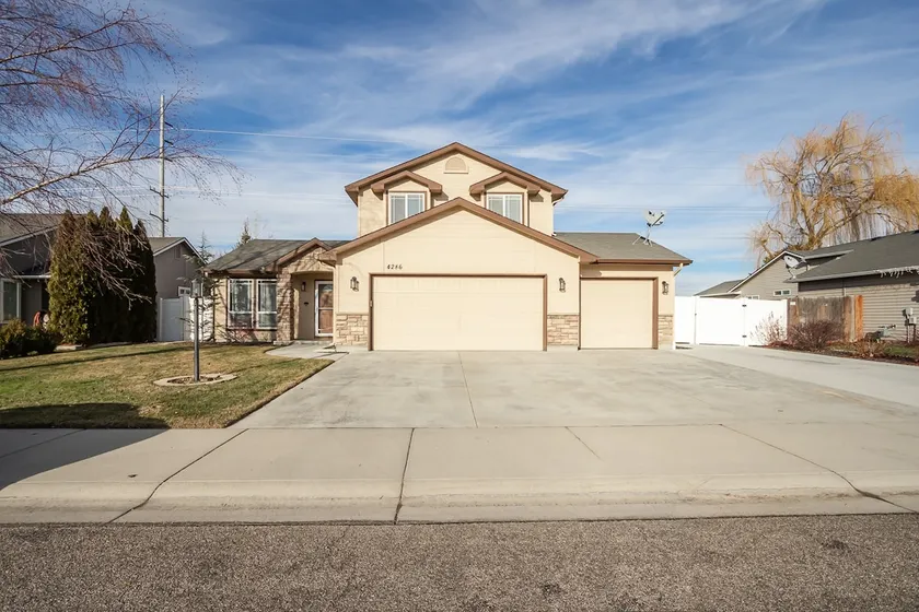 Comfortable 3 bedroom residential home. - Image 1