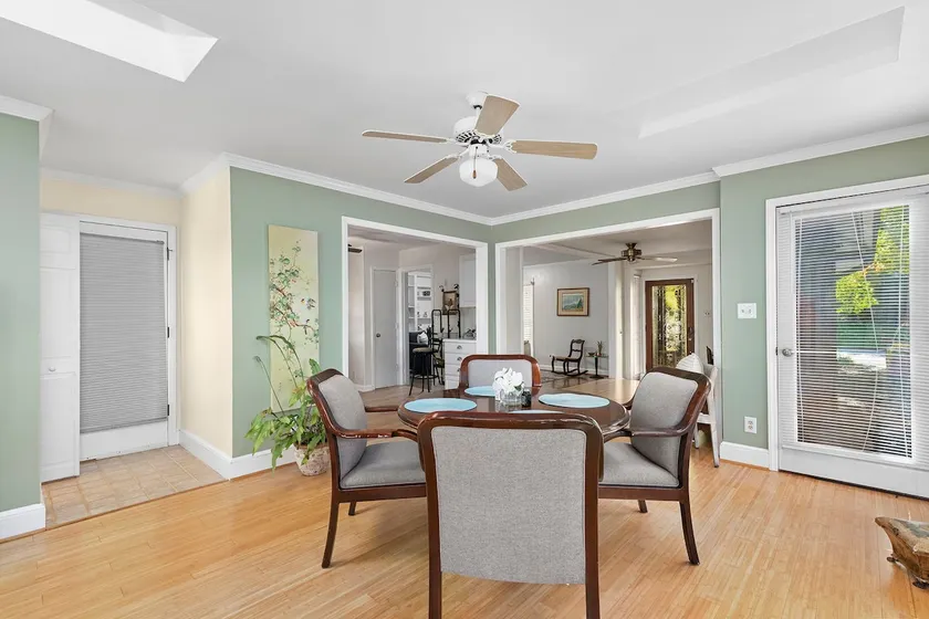 The Artist… Bright & Relaxing Entire Home sleeps 4 - Image 1