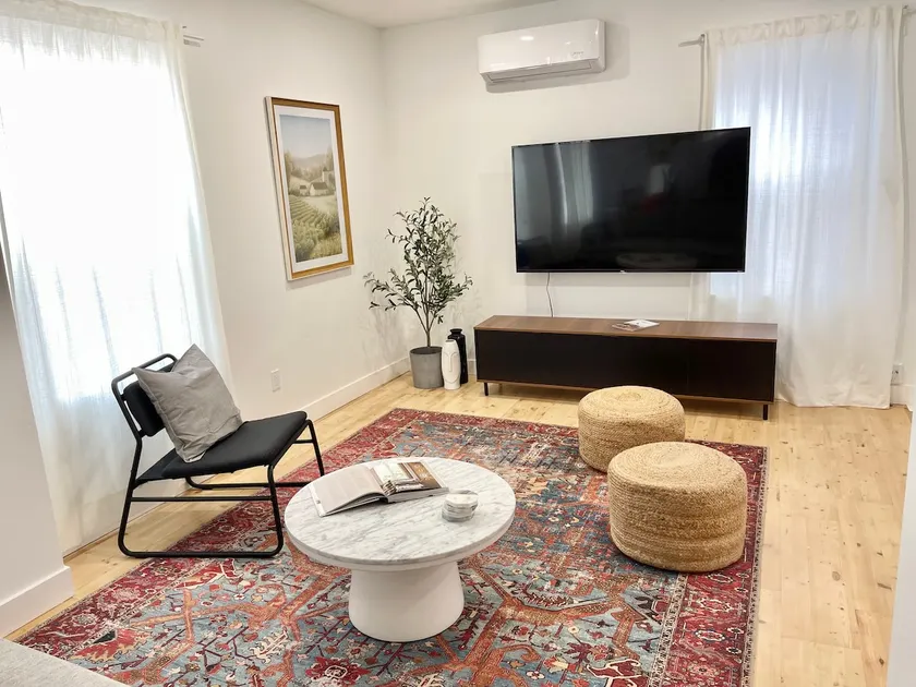 3 mins from Gaslamp! *perfect for two or a group* - Image 1