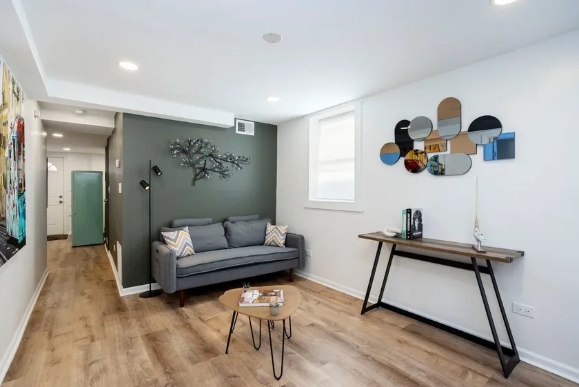 Trendy Chicago Apartment - FREE Parking Spot - Image 1