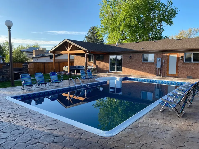 Bright and modern family home, 20 min to Denver - Image 1