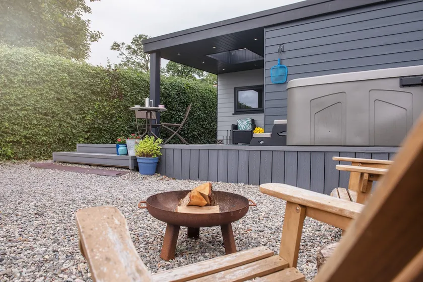 Modern, cosy holiday home with hot tub. - Image 1