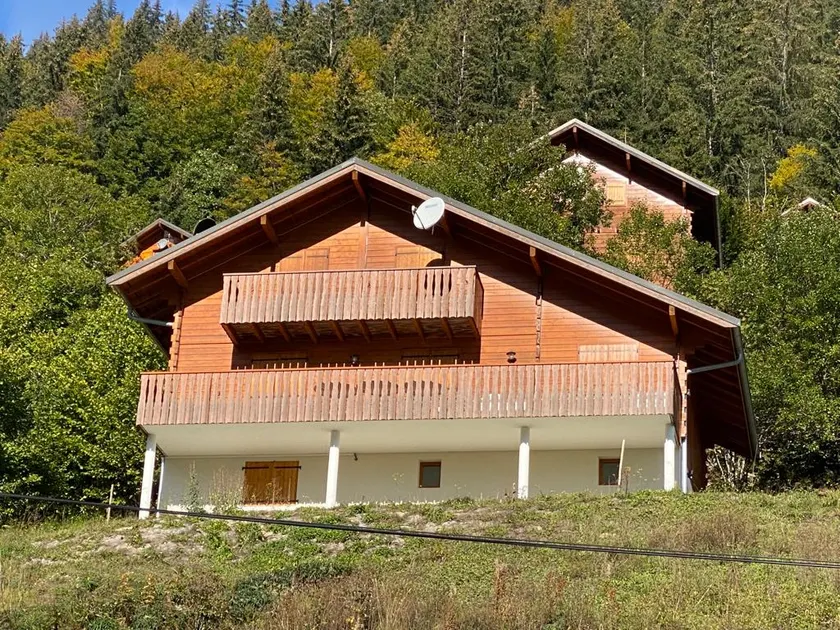 5-bedroom Chalet with Sauna and stunning views - Image 1
