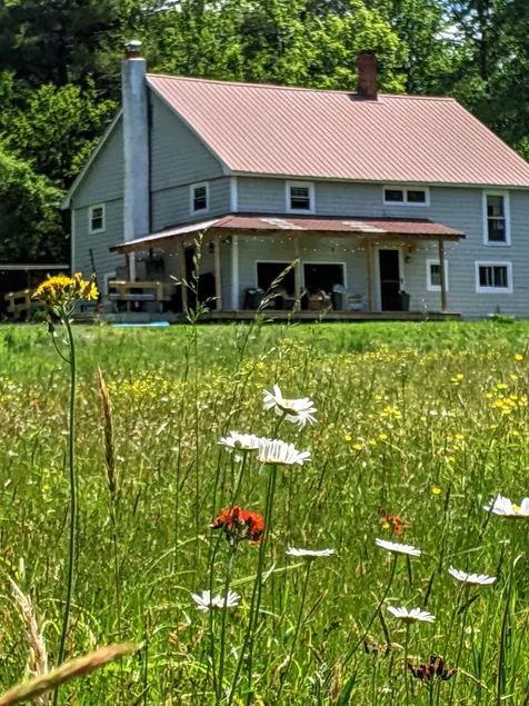 Rustic 1830s Barn. Updated and funky. - Image 1