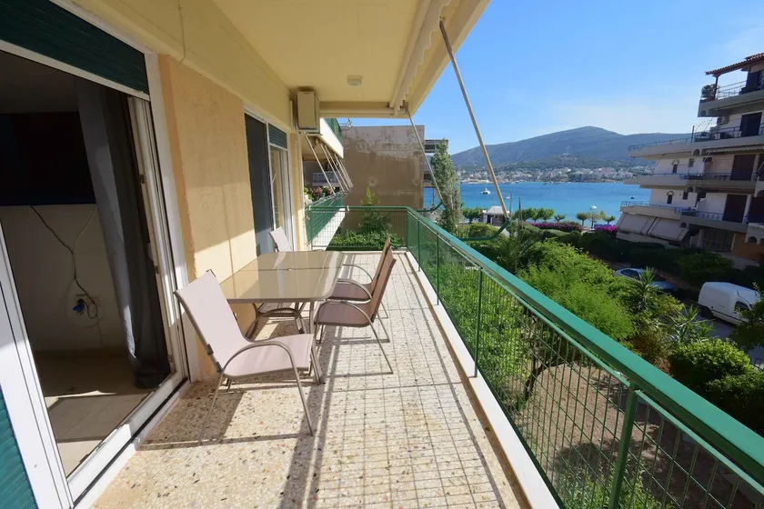 Eclectic Apartment with Stunning Seaview - Image 1
