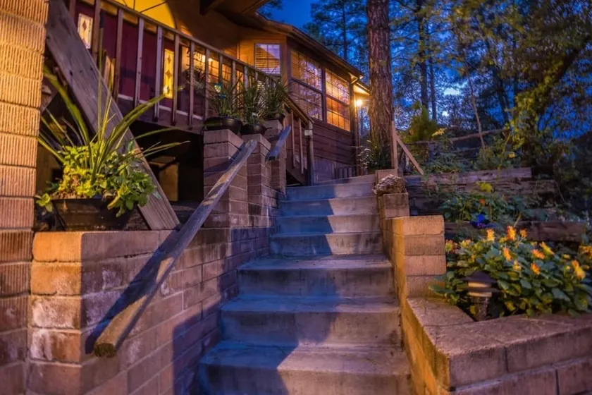 Granite Creek Retreat- Beautiful 5 Bedroom Home 5 minutes from Whiskey Row - Image 1