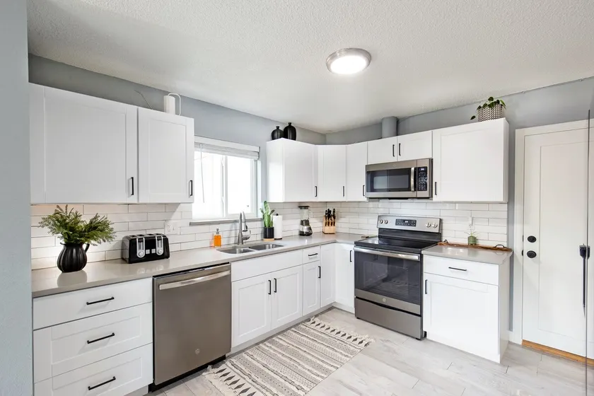 Peaceful Boulder Home • 4 King Beds • Family - Image 1