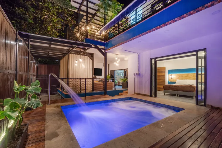 Casa Madera Parque Lleras by HOUSY HOST - Image 1