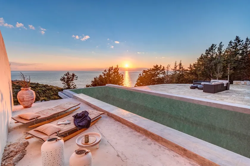 Villa avec terrasse, piscine privée et jardin | Vue plage | Idéale pour le télétravail - Image 1