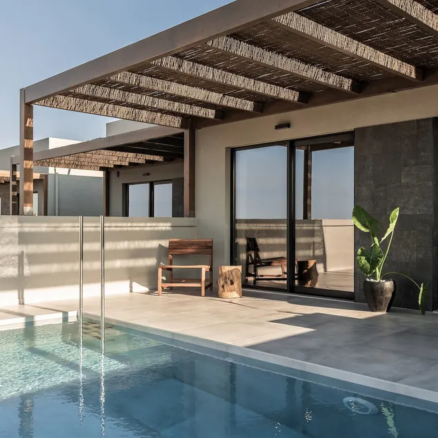 AKU Minimal Suite - Heated Pool Retreat 4 - Image 1