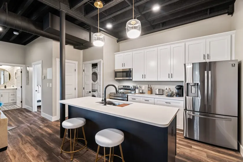Modern Luxury Loft in Historic Downtown Gallatin - Image 1