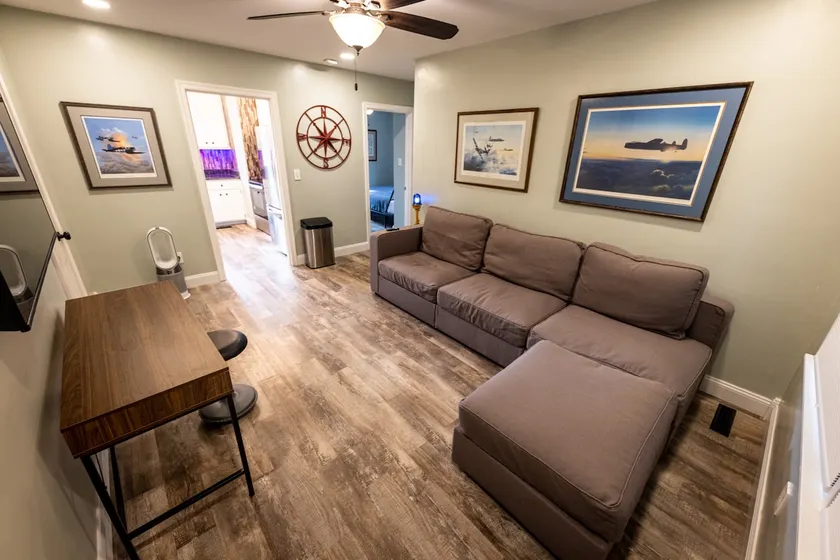 AIR BnB -- Aviation Themed Comfort - Image 1