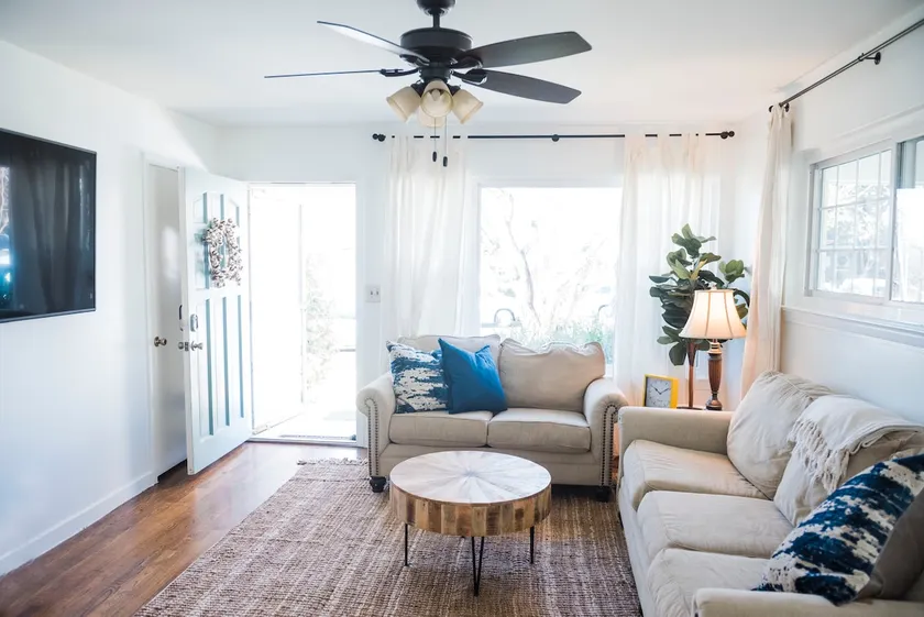 Charming Avondale Bungalow - Image 1