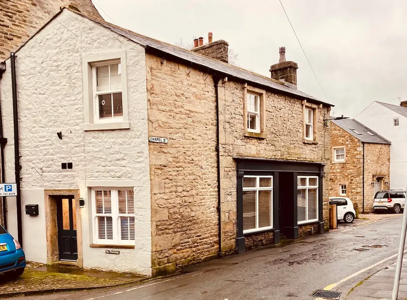 Folly View - Settle - Image 1