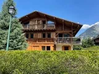 Gran chalet con jardín, 5 habitaciones, vistas a la montaña, cerca del centro de Samoens - Image 1