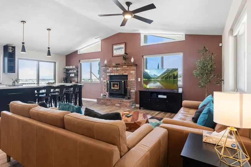 Luxury Home with Views Near Sedona & Wineries - Image 1