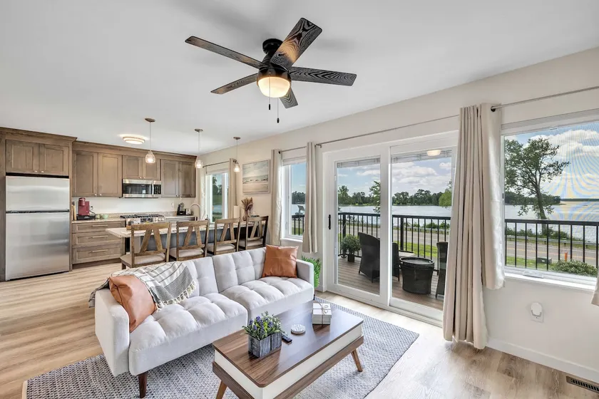 Petenwell Lakefront Condo · Nekoosa WI - Image 1