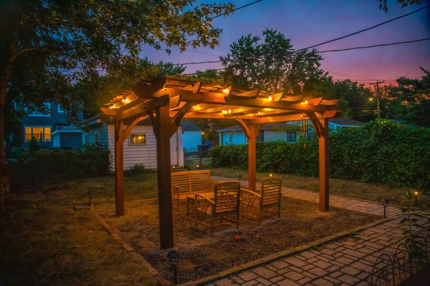 Quiet home near airport & trails. Pet Friendly - Image 1