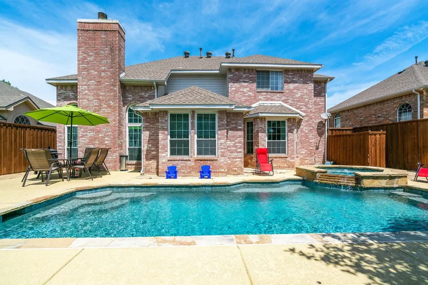 Nice heated pool & spa w BBQ near DFW-sleeps 10-14 Stylish Paradise - Image 1