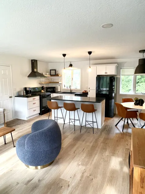 New 6 BR home, 1 block to downtown Crosby. - Image 1