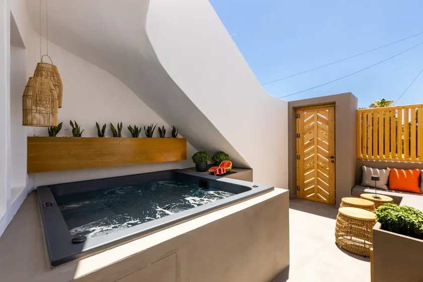 Luxe Loft Apartment - Image 1