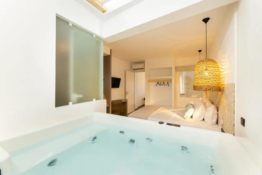Duplex with ensuite jacuzzi - Image 1