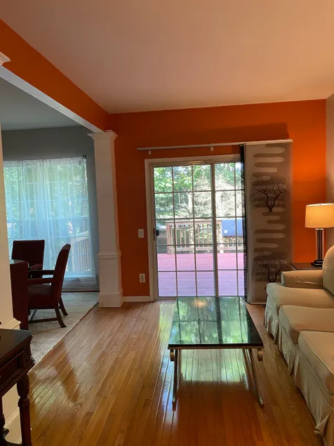 Cheerful 3-Bedroom Townhome in serene setting - Image 1