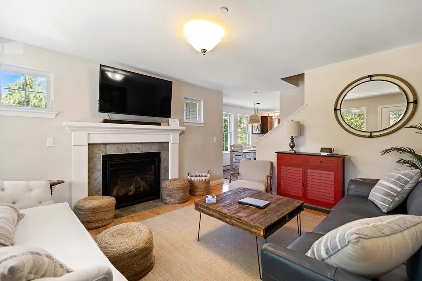 Spacious 4 bedroom luxury Condo - Image 1