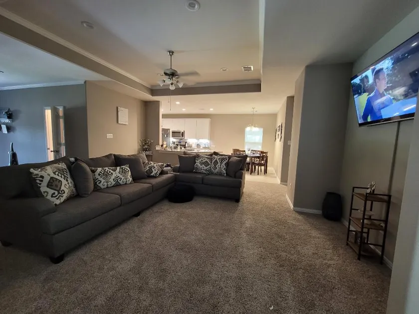 Beautiful 3 Bed 2.5 bath home with long drive way - Image 1