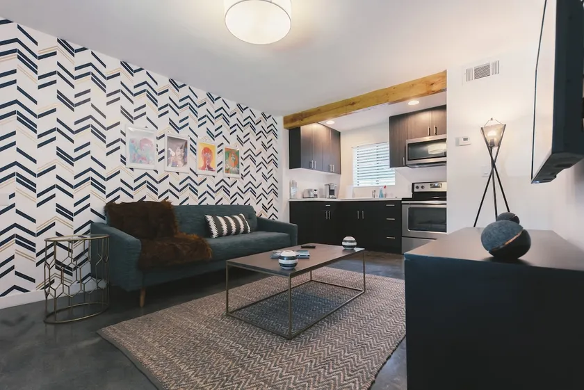 Demeter | 1BR Downtown Scene Stylish Apt. - Image 1