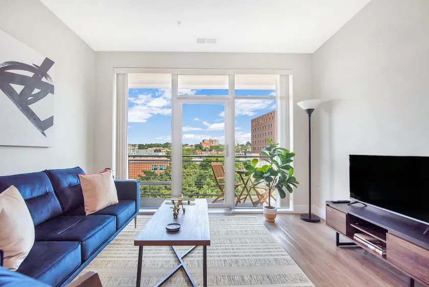 Lavish 1 bed Apt + Rooftop & Gym - Downtown Stamford - Image 1