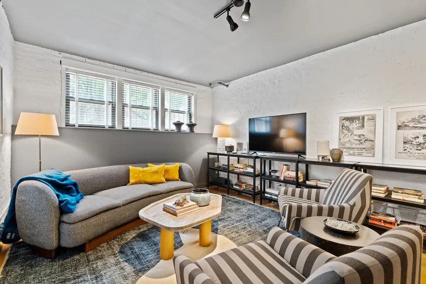 Costa Lota • Vintage 1BR Near Wrigley - Image 1