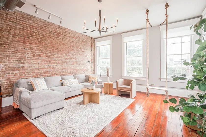 Light & Airy, Spacious 2B 2Bath Downtown City View - Image 1