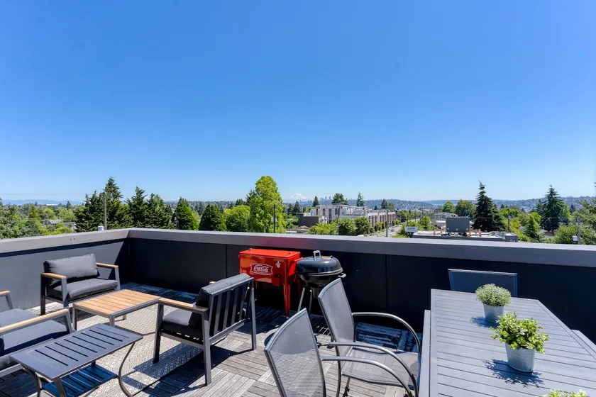 Modern Ballard Townhome with Rooftop Views - Image 1