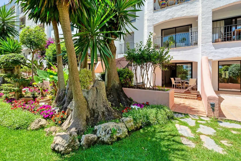 Modern 3 bed Apartment in Puerto Banus, Marbella - Image 1