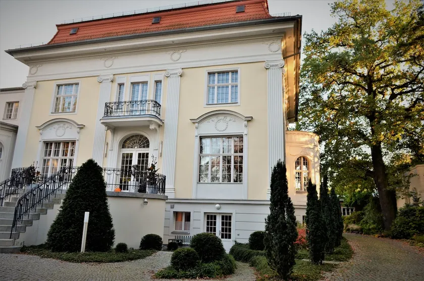 Stately villa right next to Sanssouci Park - Image 1