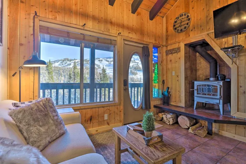Cozy Condo w/ Epic Mountain View- Walk To Slopes! - Image 1