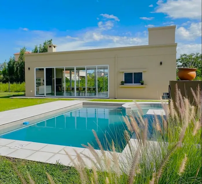 Apartment surrounded by hills with heated pool - Image 1
