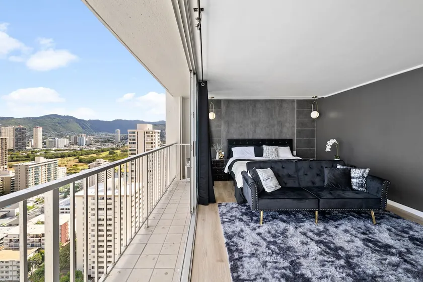 Classy High Rise *KING-BED* Studio Near Waikiki - Image 1